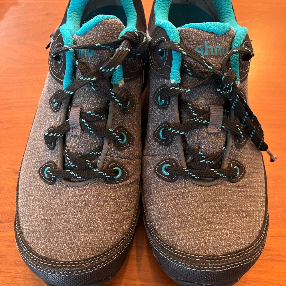 Ahnu Sugarpine Waterproof Low top hiking Sneaker shoes Vibram size 8.5